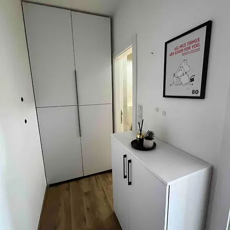 Modern & Stylish With Full Amenities Apartament