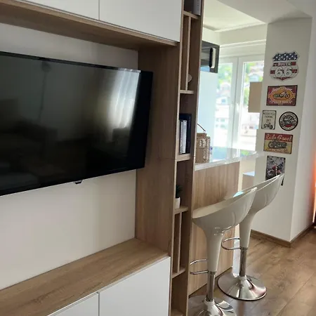 Modern & Stylish With Full Amenities Apartament *